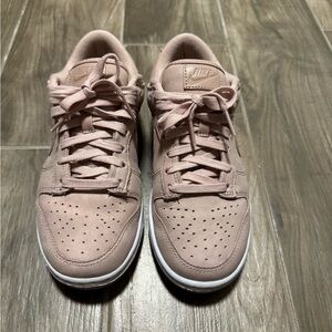 Women Nike dunk low premium sneaker size 6